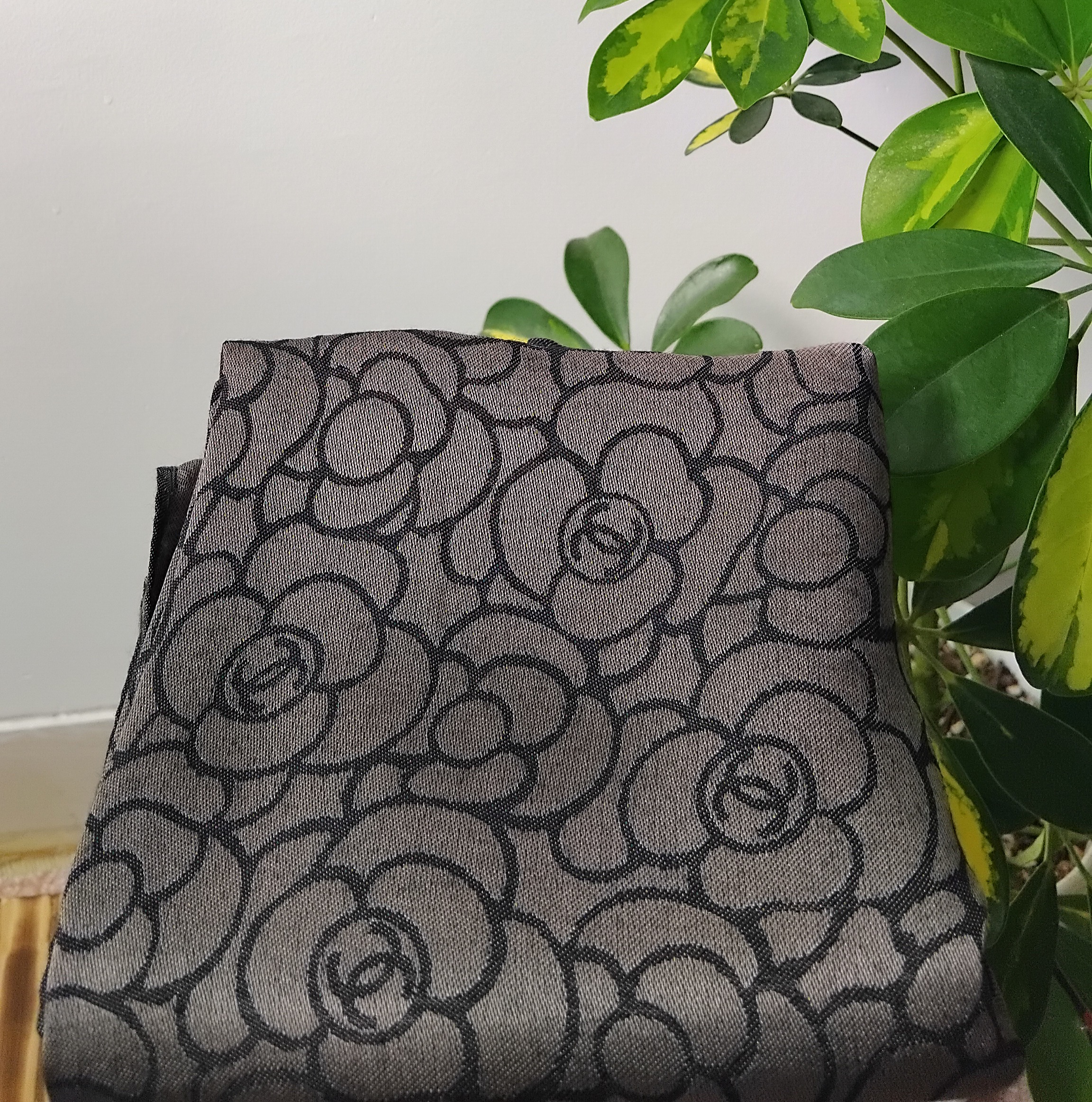 روسری نخ ابریشم طوسی تیره