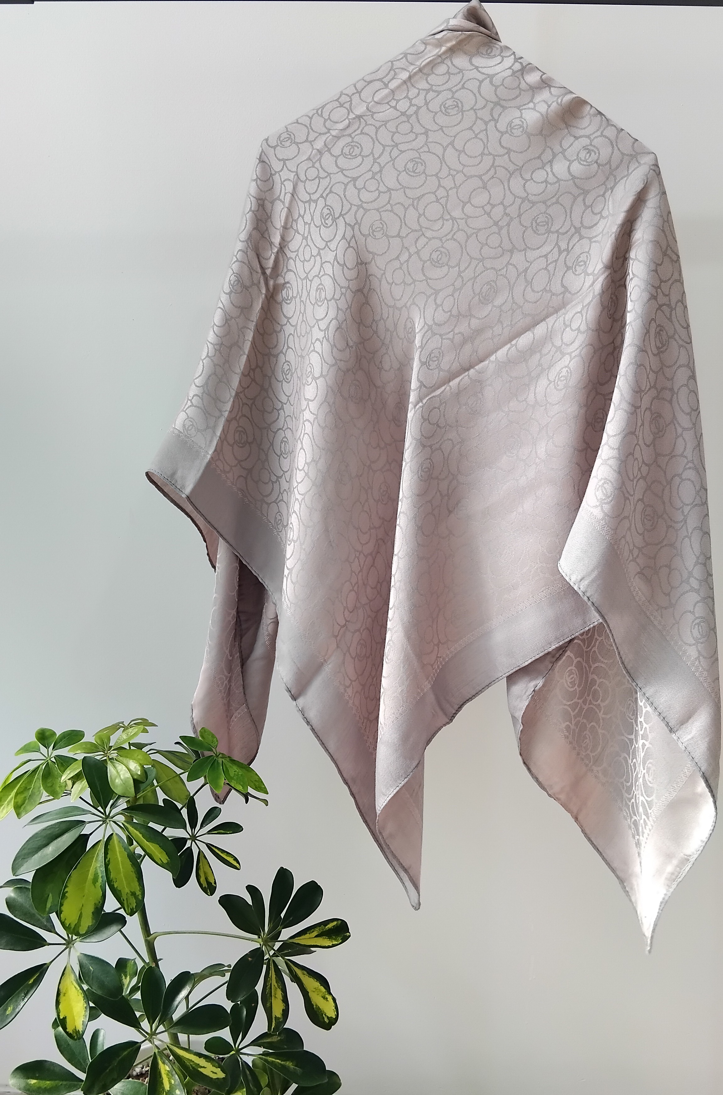 روسری نخ ابریشم بژ