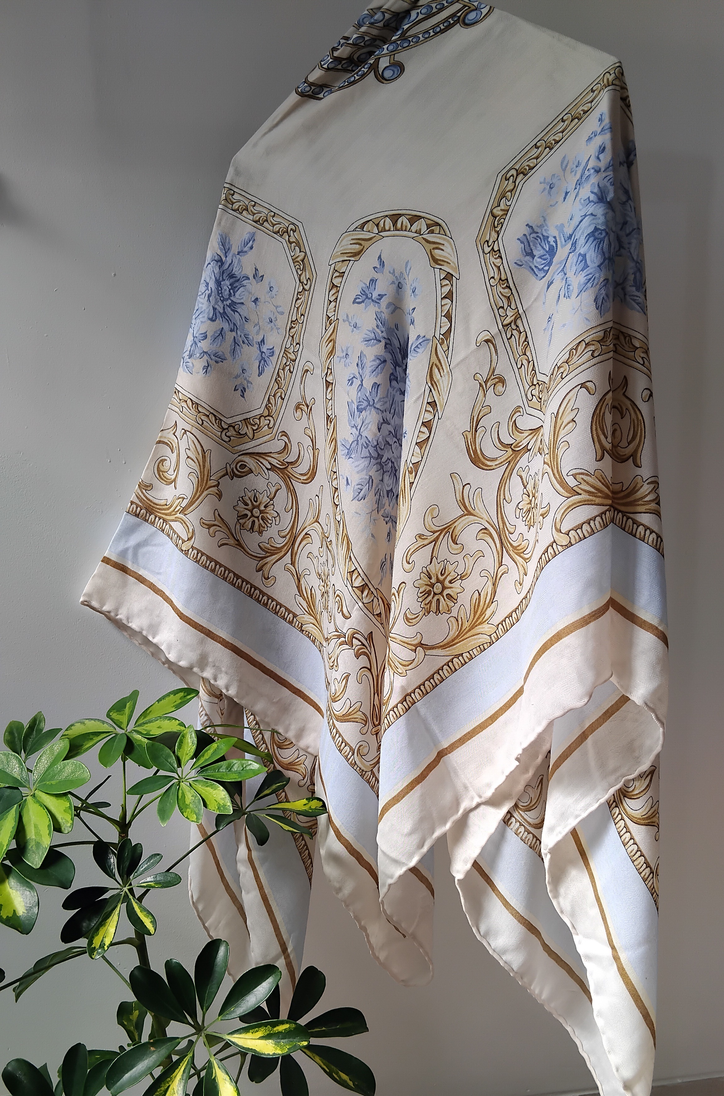 روسری نخی سلطنتی(ابی)