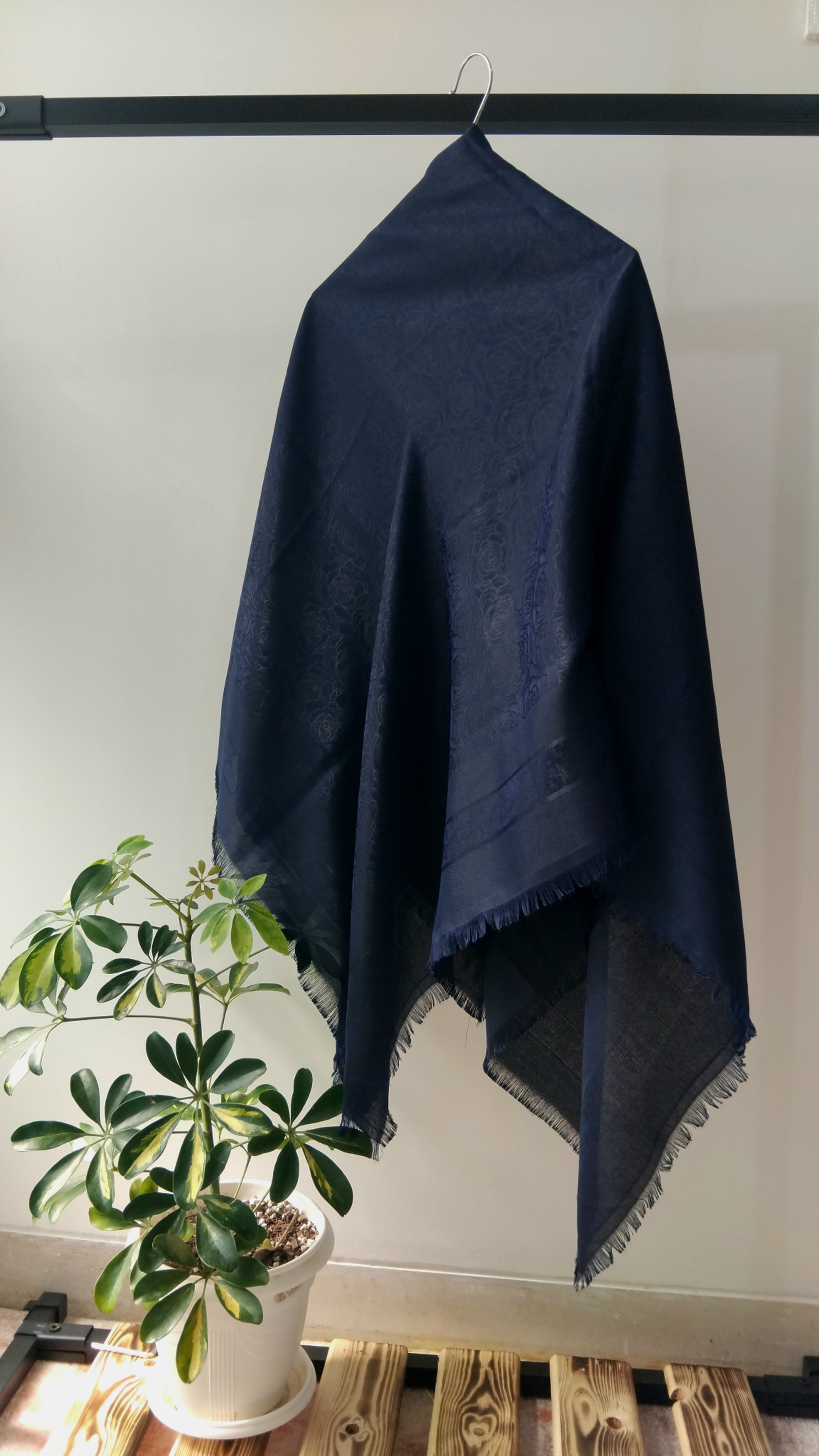 روسری نخ ژاکارد سورمه ای