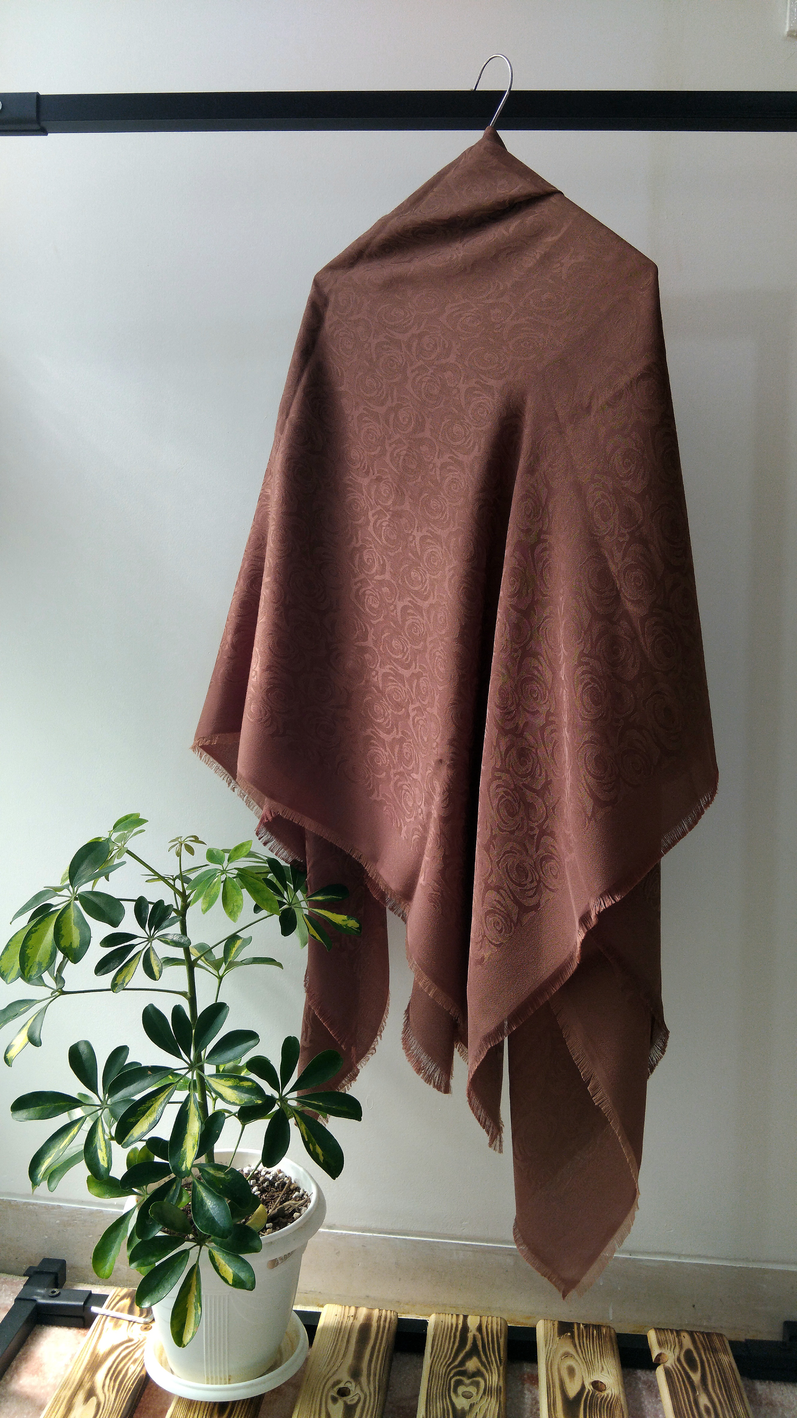 روسری نخ ژاکارد قهوه ای سوخته