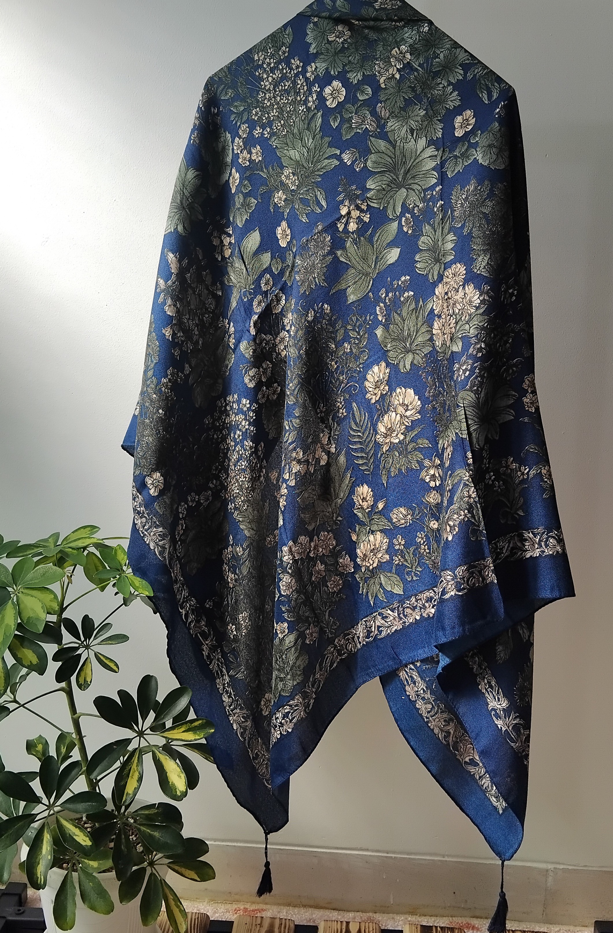 روسری سیااسکارف سرمه ای