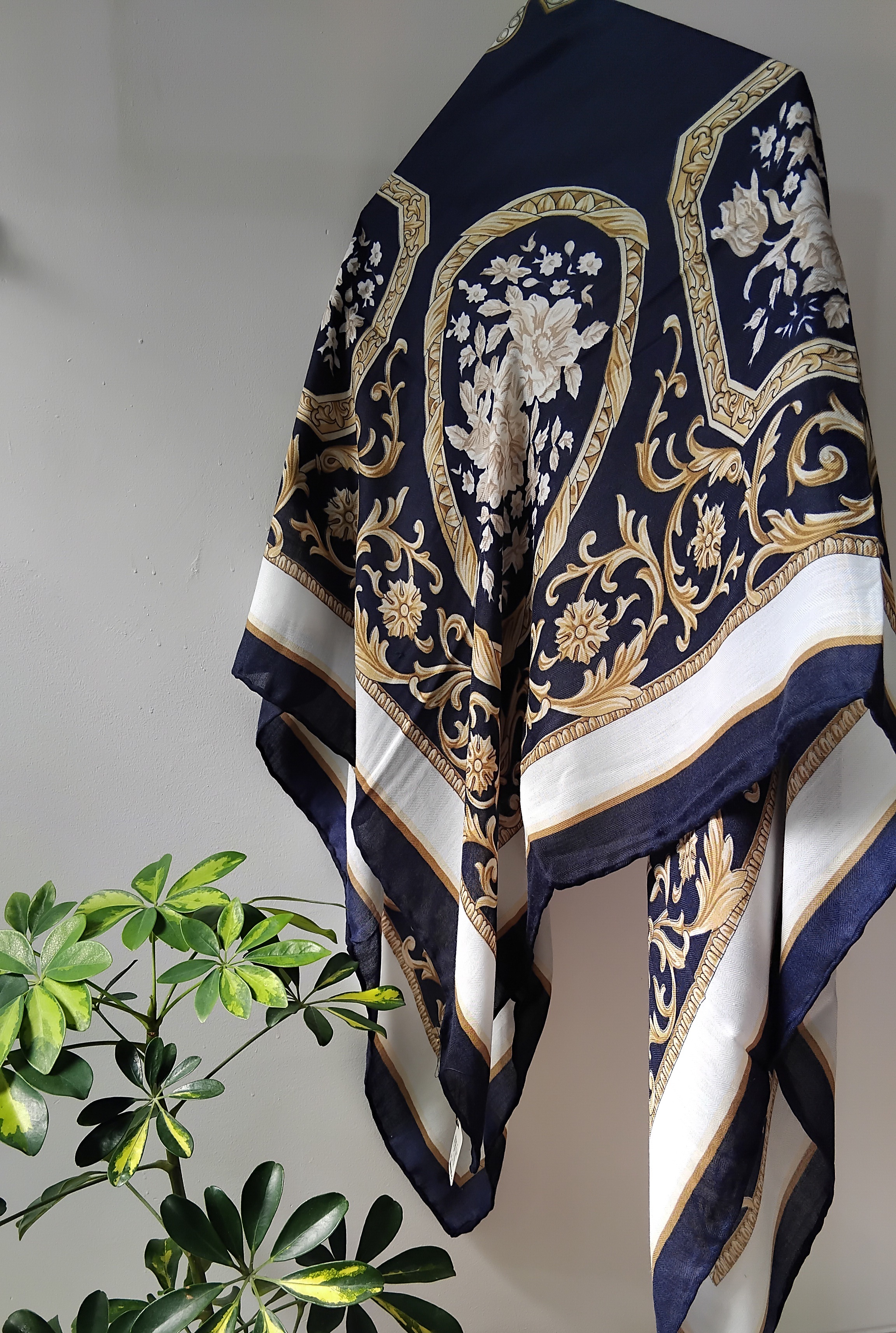 روسری نخی سلطنتی(سرمه ای)