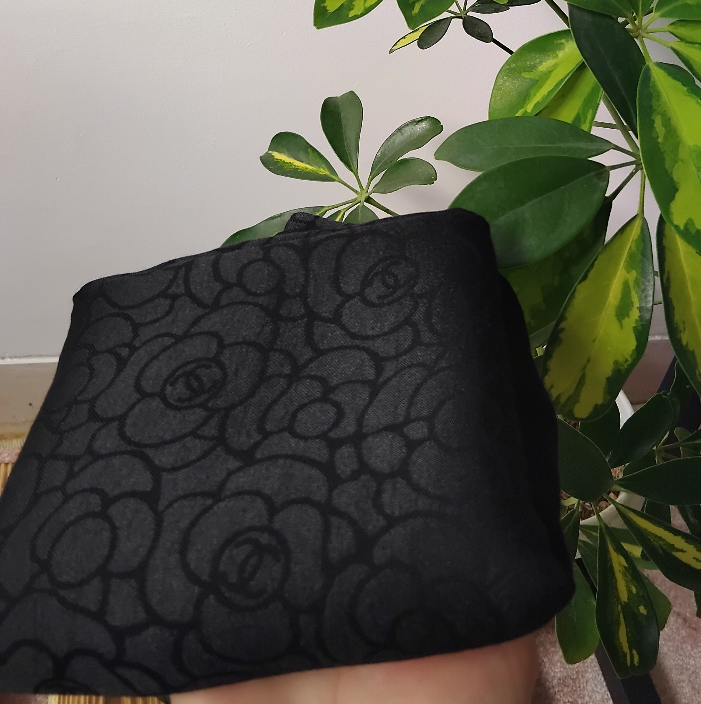 روسری نخ ابریشم مشکی