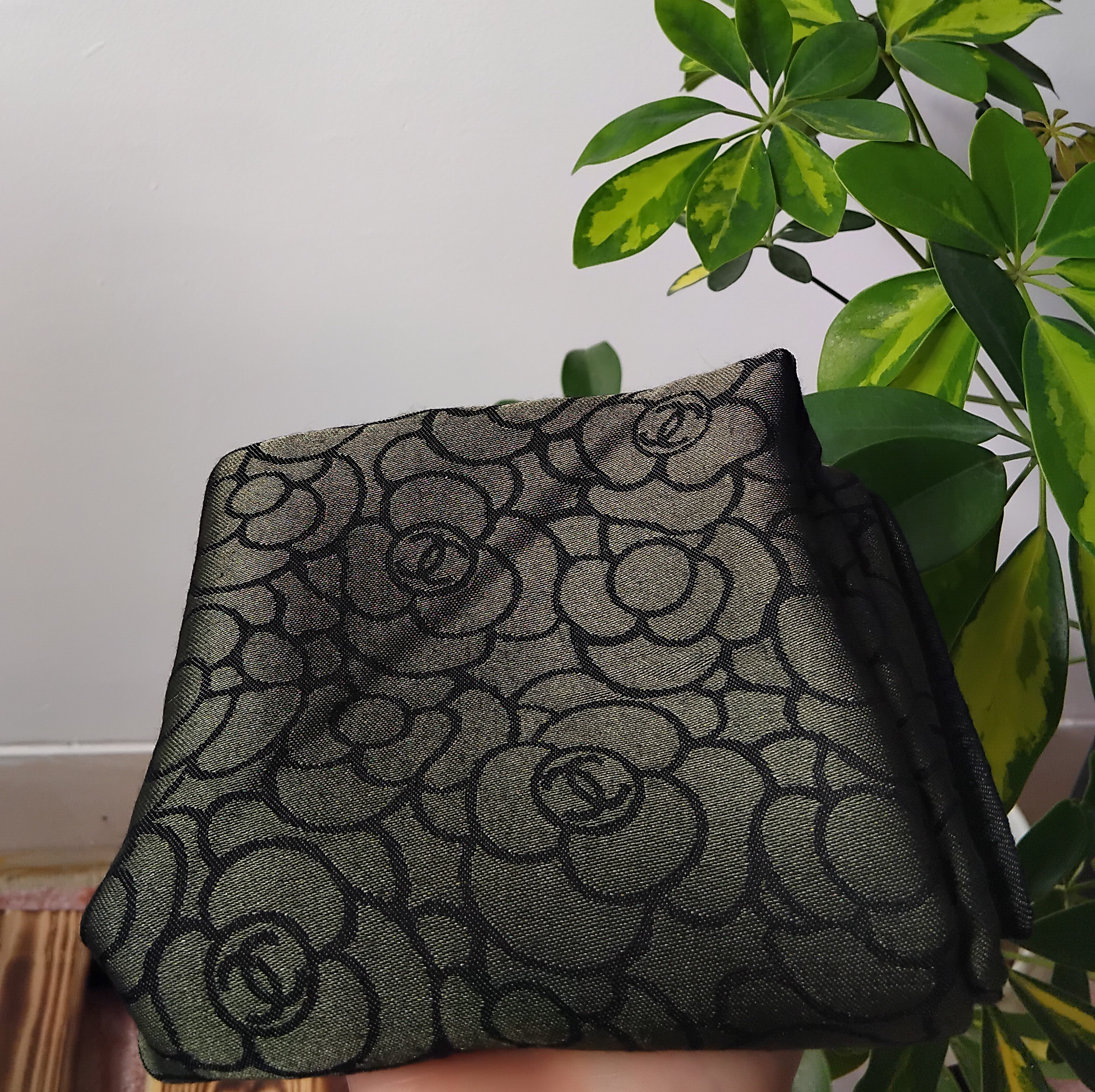 روسری نخ ابریشم سبز تیره