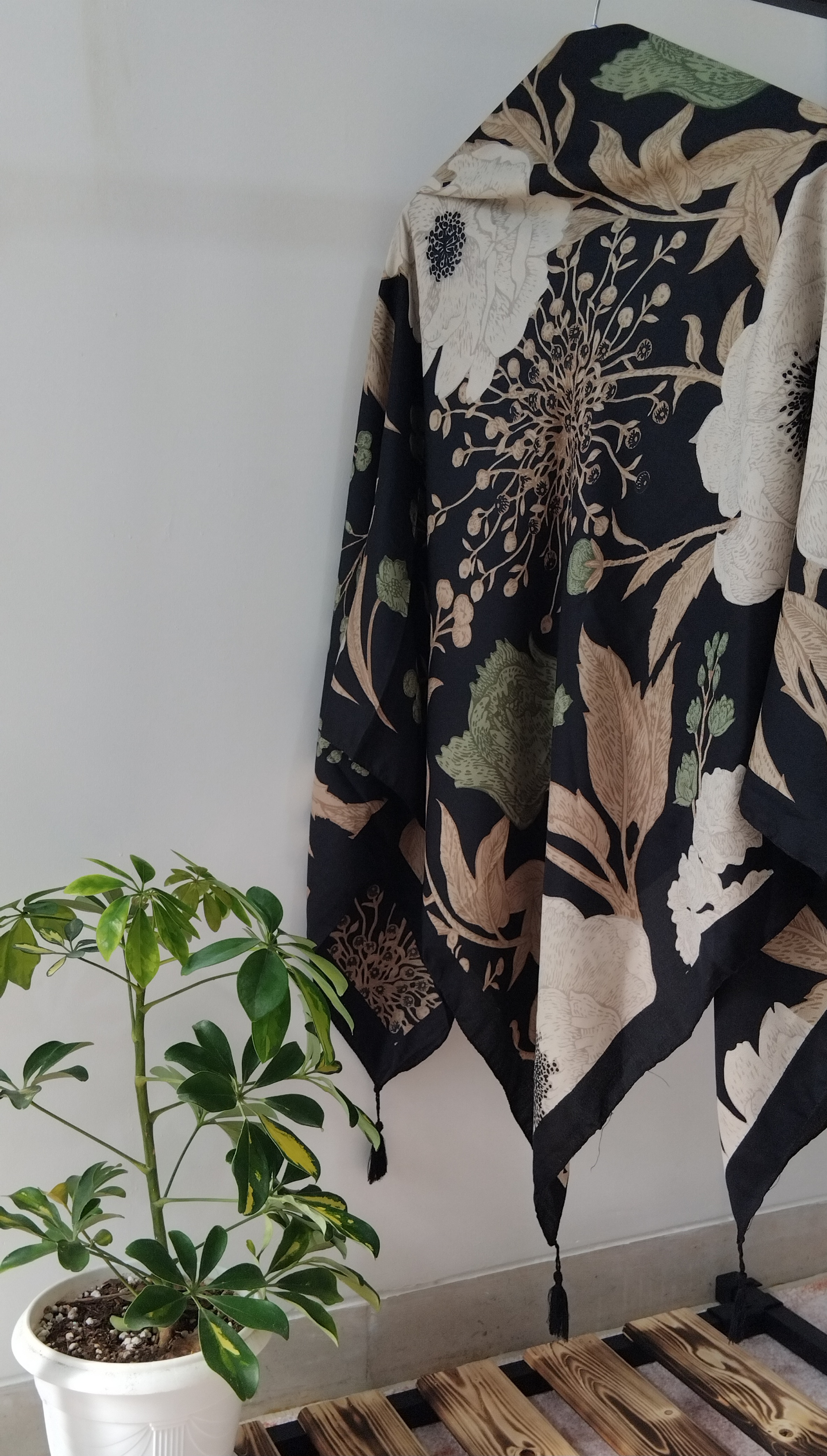 روسری سیا اسکارف(مشکی کرم)