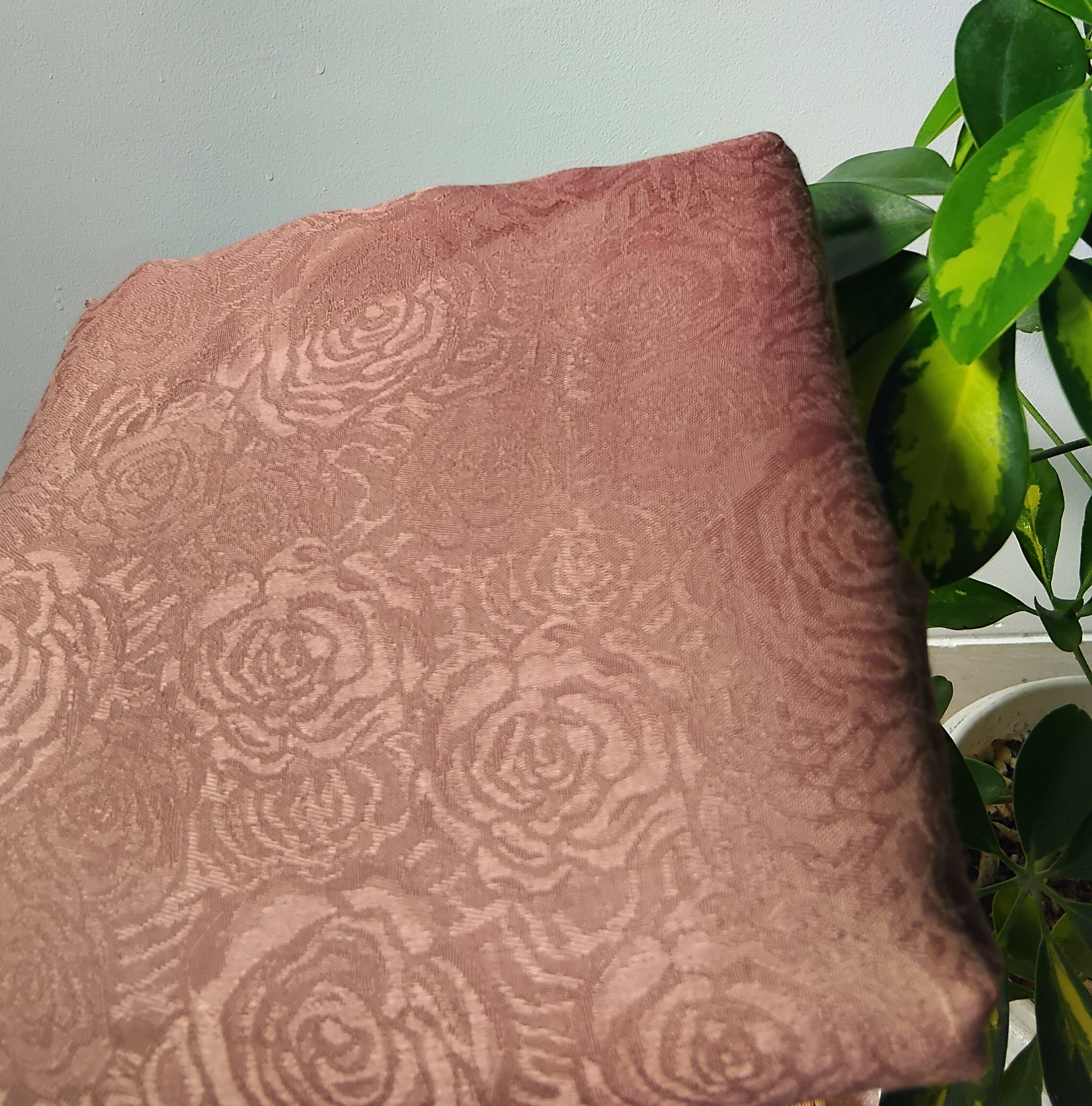 روسری نخ ژاکارد قهوه ای روشن